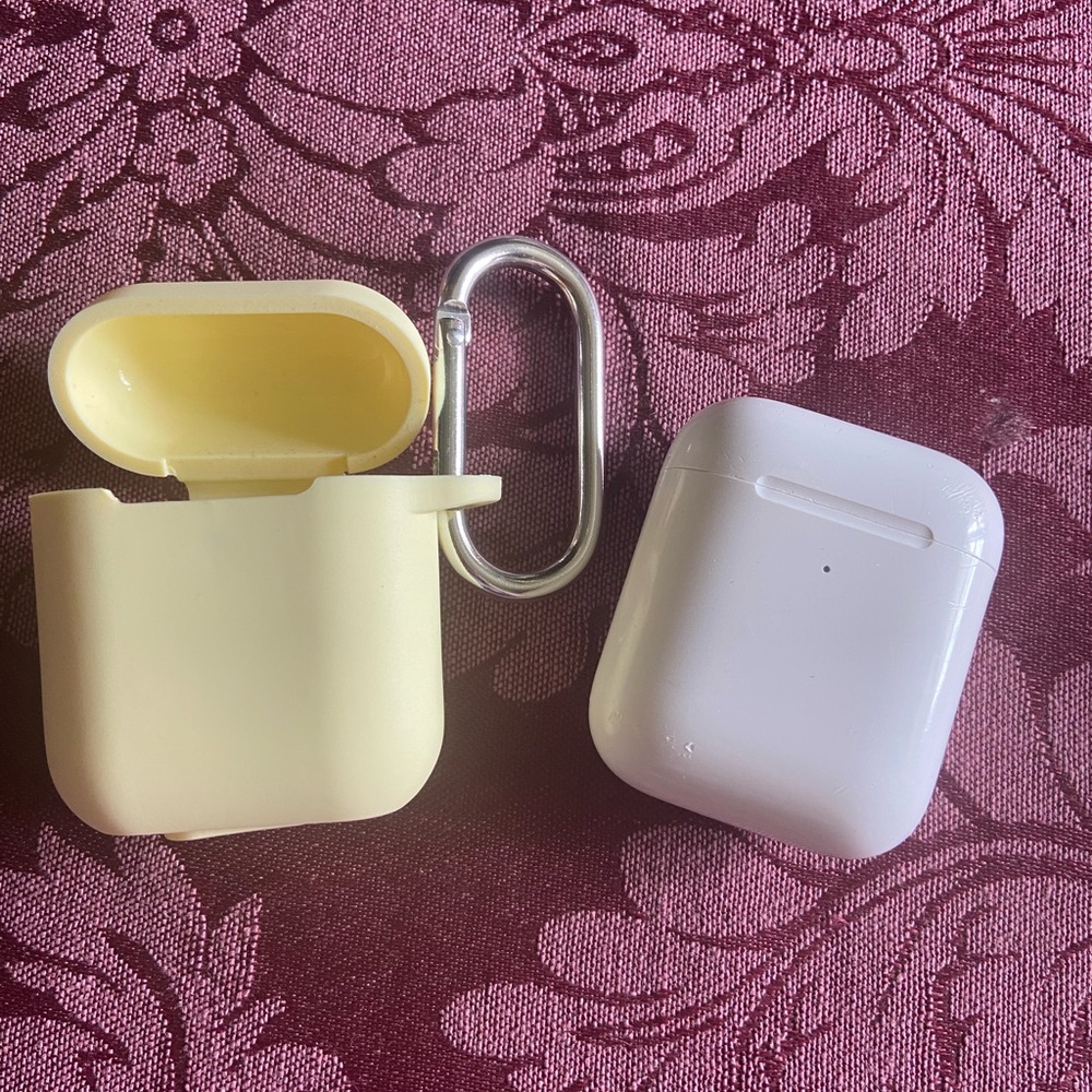 Genuine Apple AirPods 2nd Generation Charging case with Yellow Silicone Case